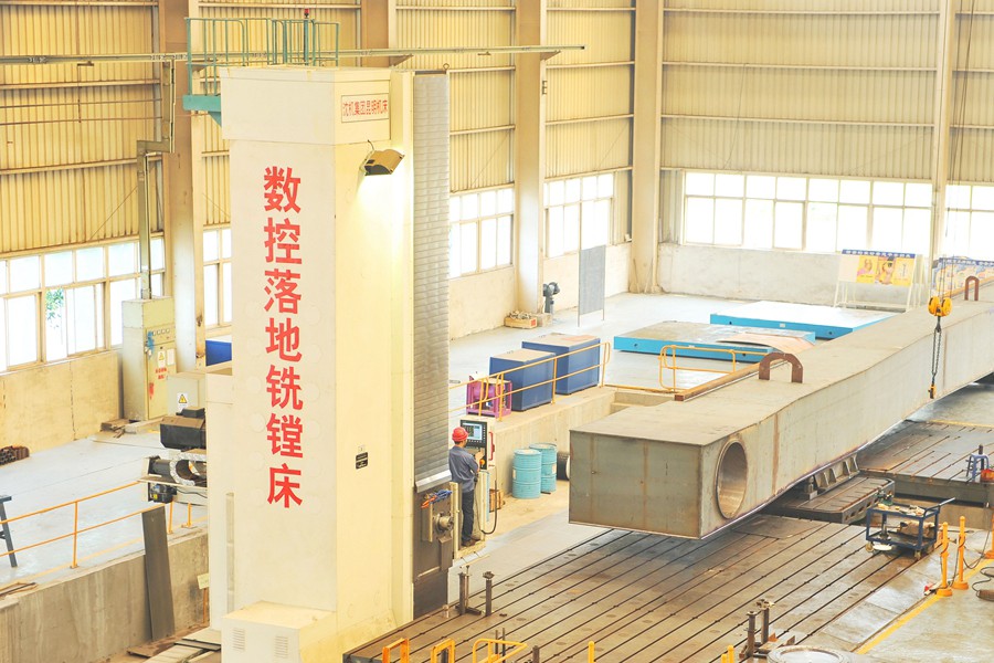 Large CNC floor milling and boring machine